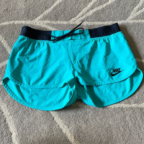 Nike athlesiure short small